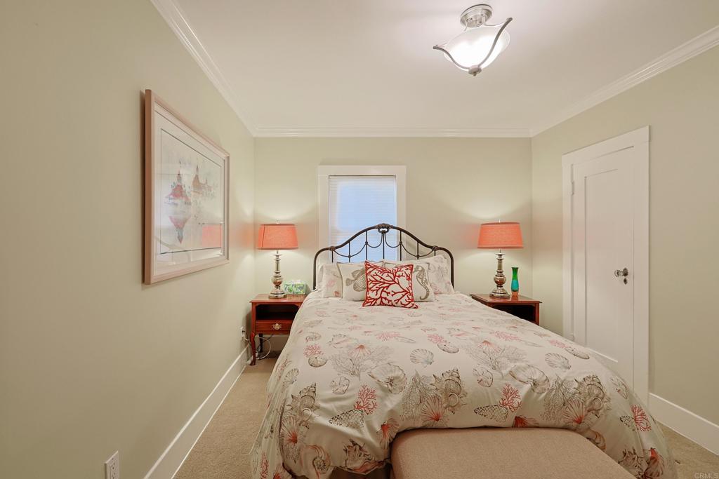 1027 Encino Property Photo 34