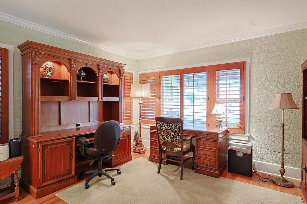 1027 Encino Property Photo 39