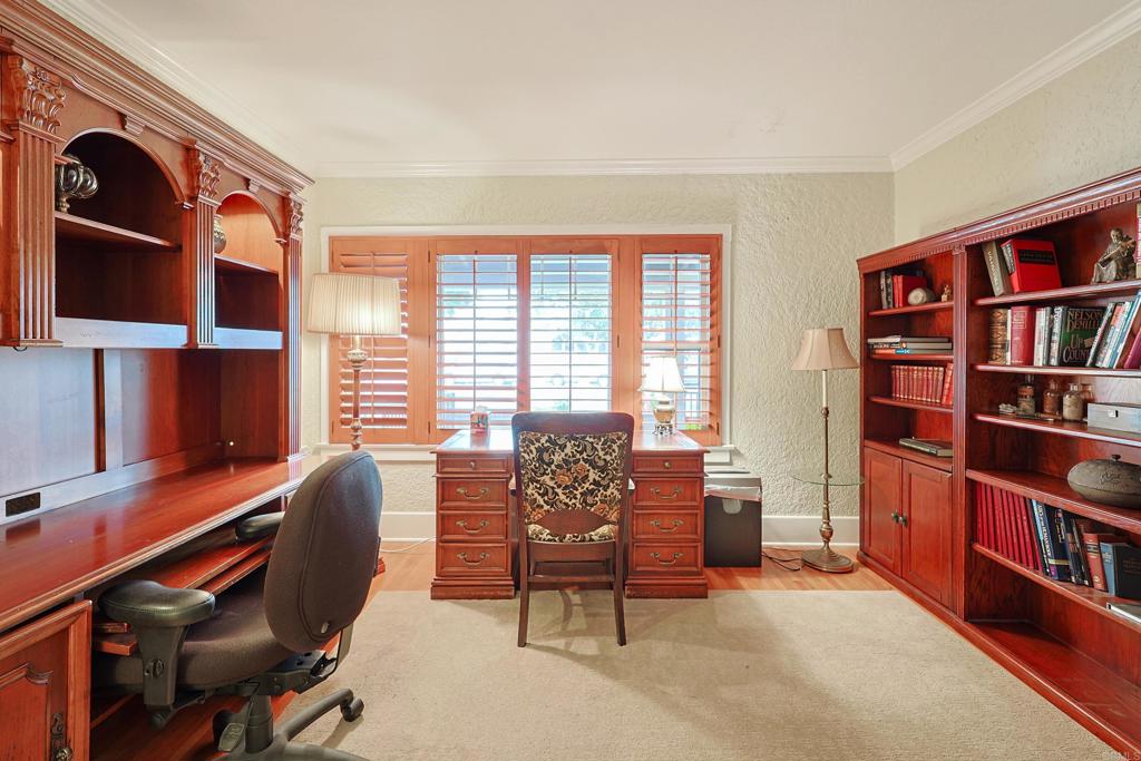 1027 Encino Property Photo 40