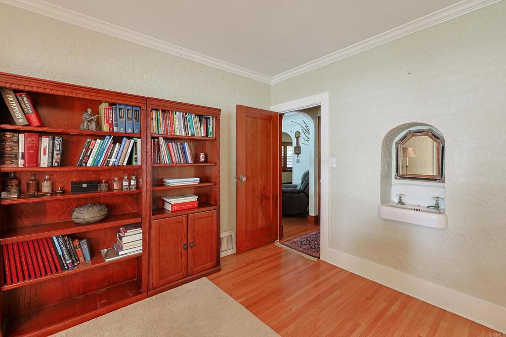 1027 Encino Property Photo 41