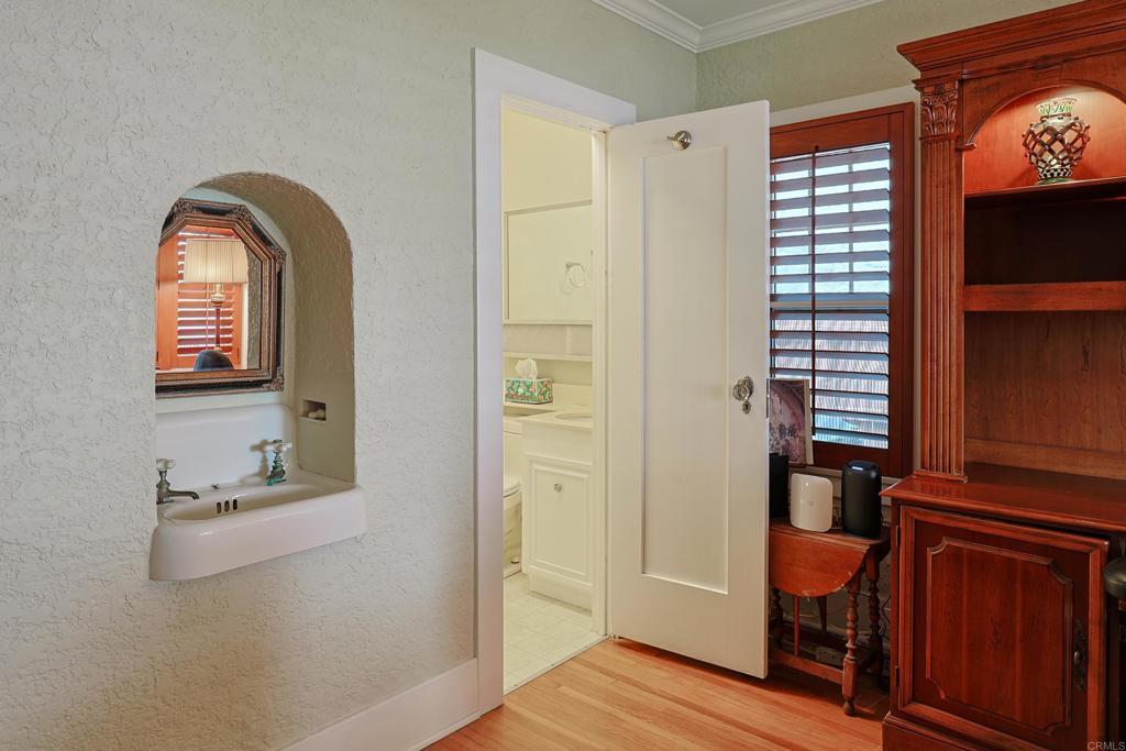 1027 Encino Property Photo 42