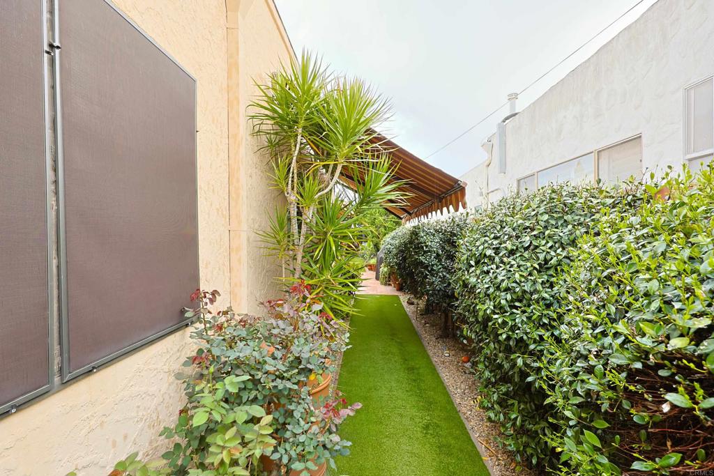 1027 Encino Property Photo 47
