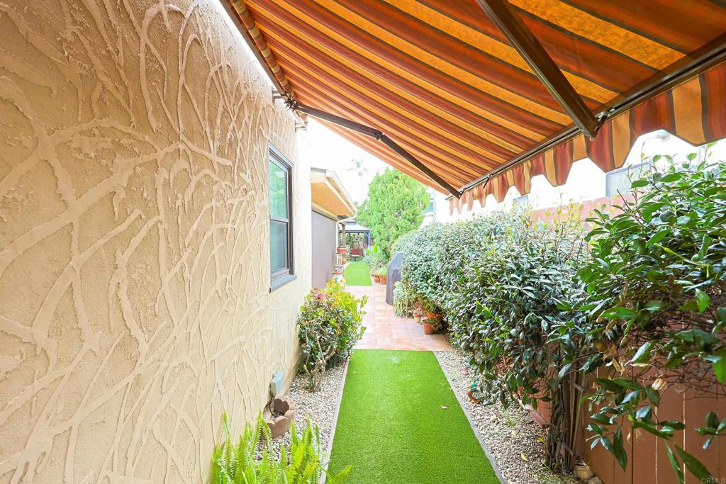 1027 Encino Property Photo 48