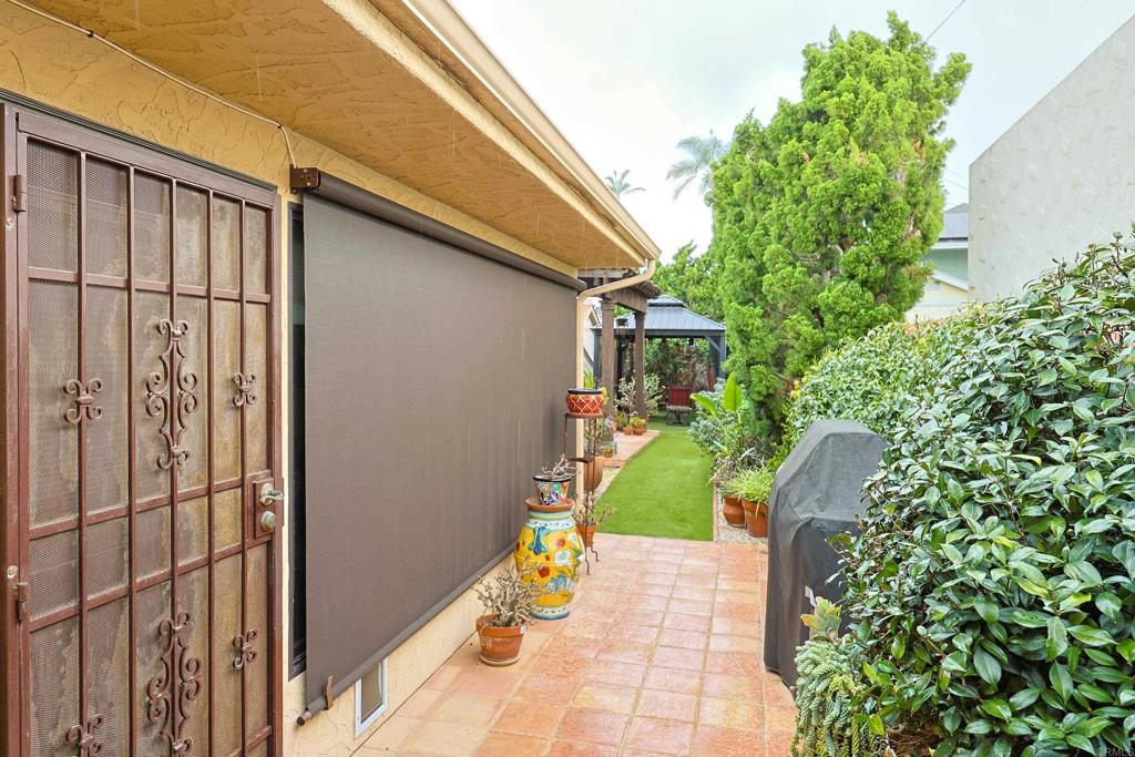 1027 Encino Property Photo 49