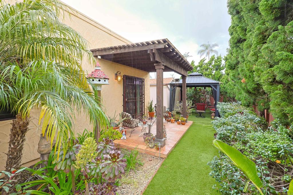 1027 Encino Property Photo 50