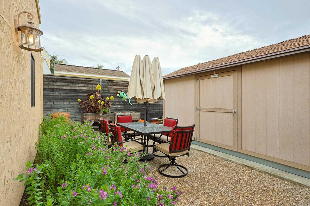 1027 Encino Property Photo 53