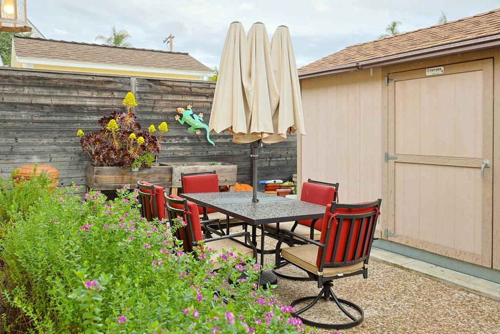 1027 Encino Property Photo 54
