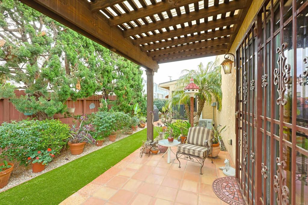 1027 Encino Property Photo 55