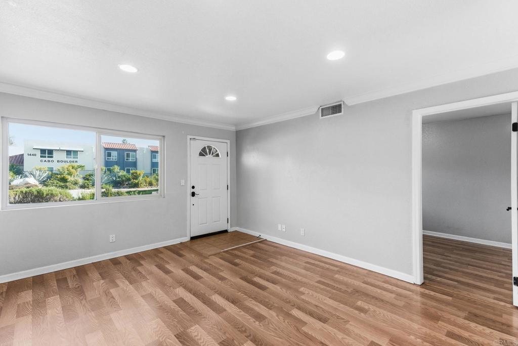 1423 N Broadway E Property Photo 3