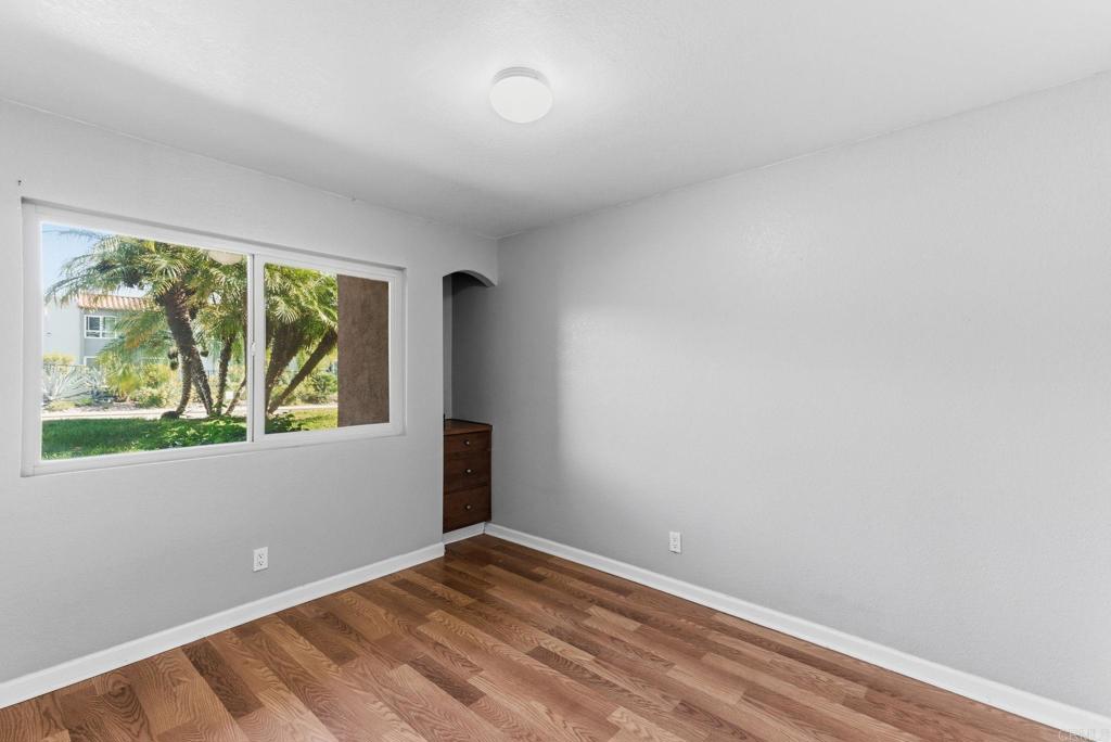 1423 N Broadway E Property Photo 6
