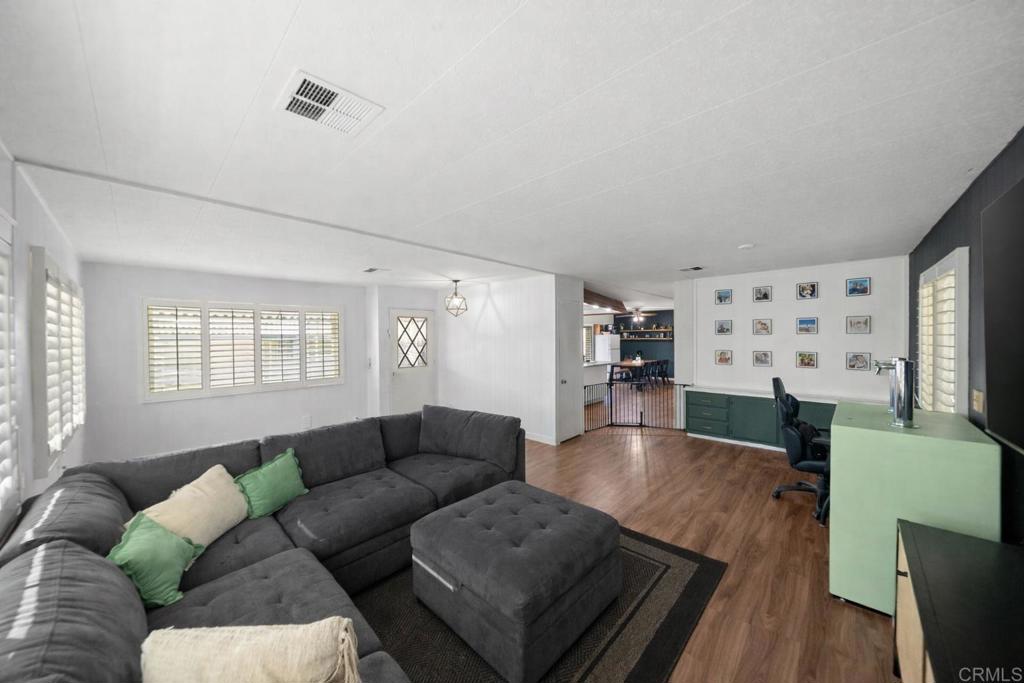2700 E Valley Parkway 3 Property Photo 4