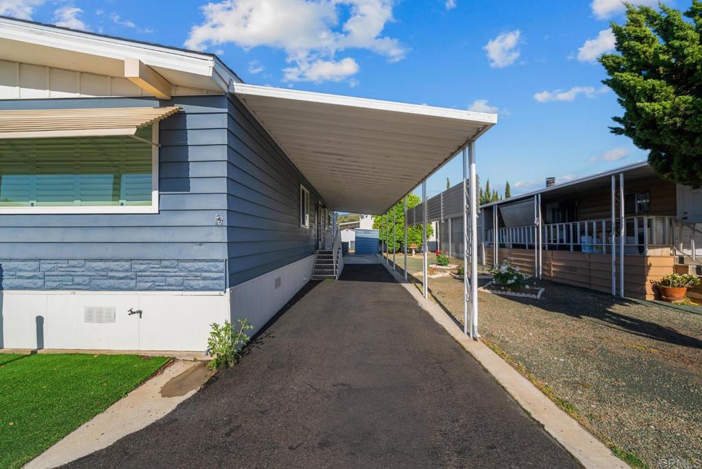 2700 E Valley Parkway 3 Property Photo 6