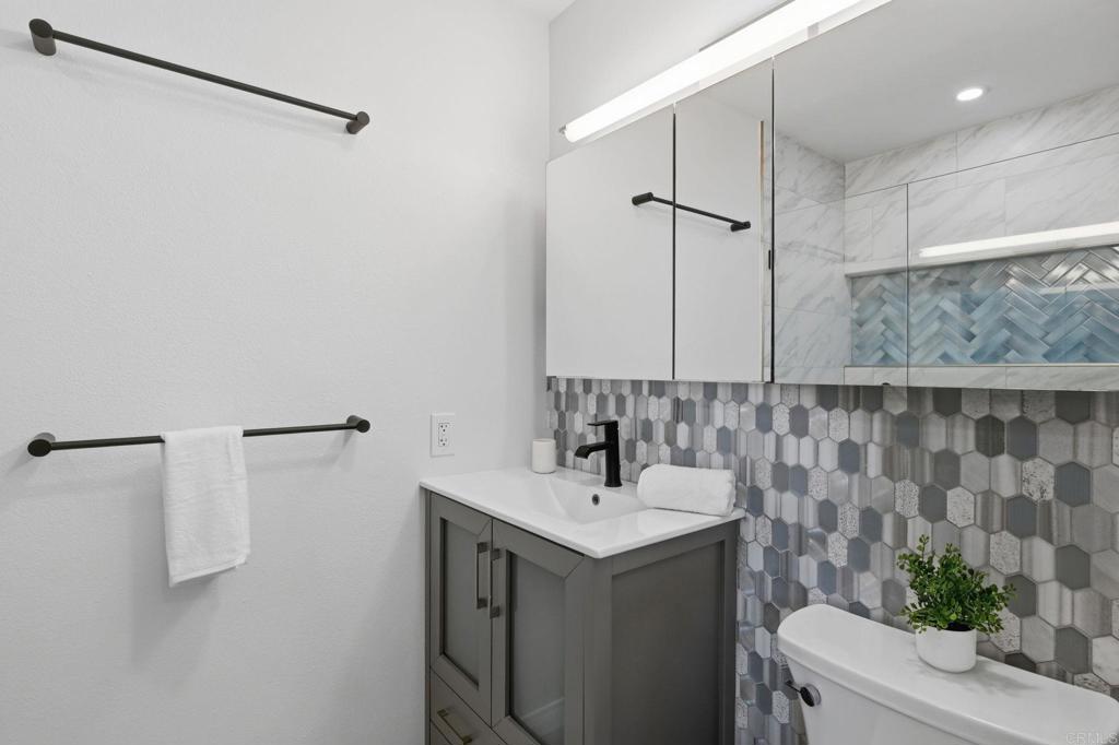 821 Del Mar Downs Road D Property Photo 9