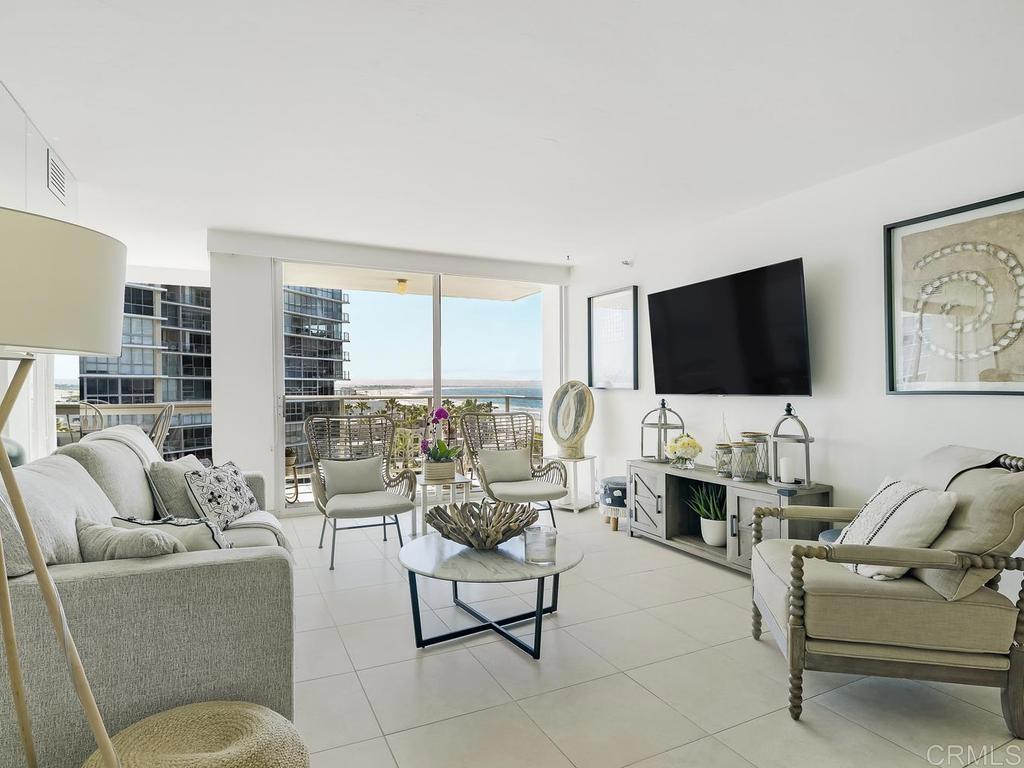 1810 Avenida Del Mundo 609 Property Photo 4