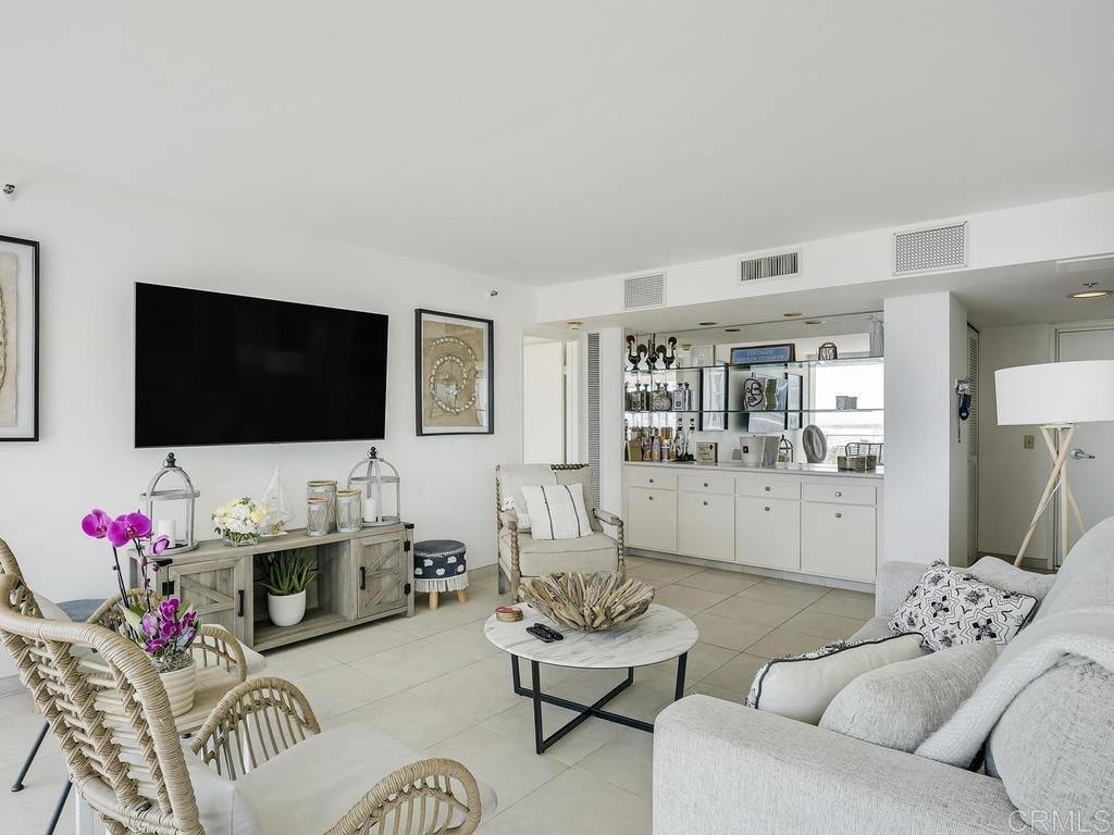 1810 Avenida Del Mundo 609 Property Photo 6