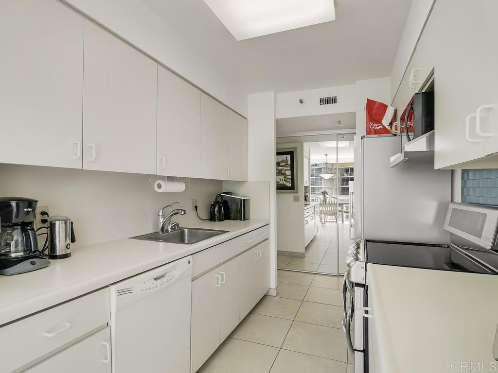 1810 Avenida Del Mundo 609 Property Photo 10