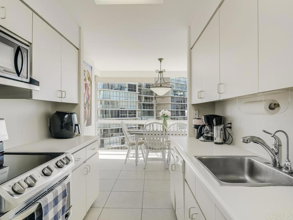 1810 Avenida Del Mundo 609 Property Photo 11