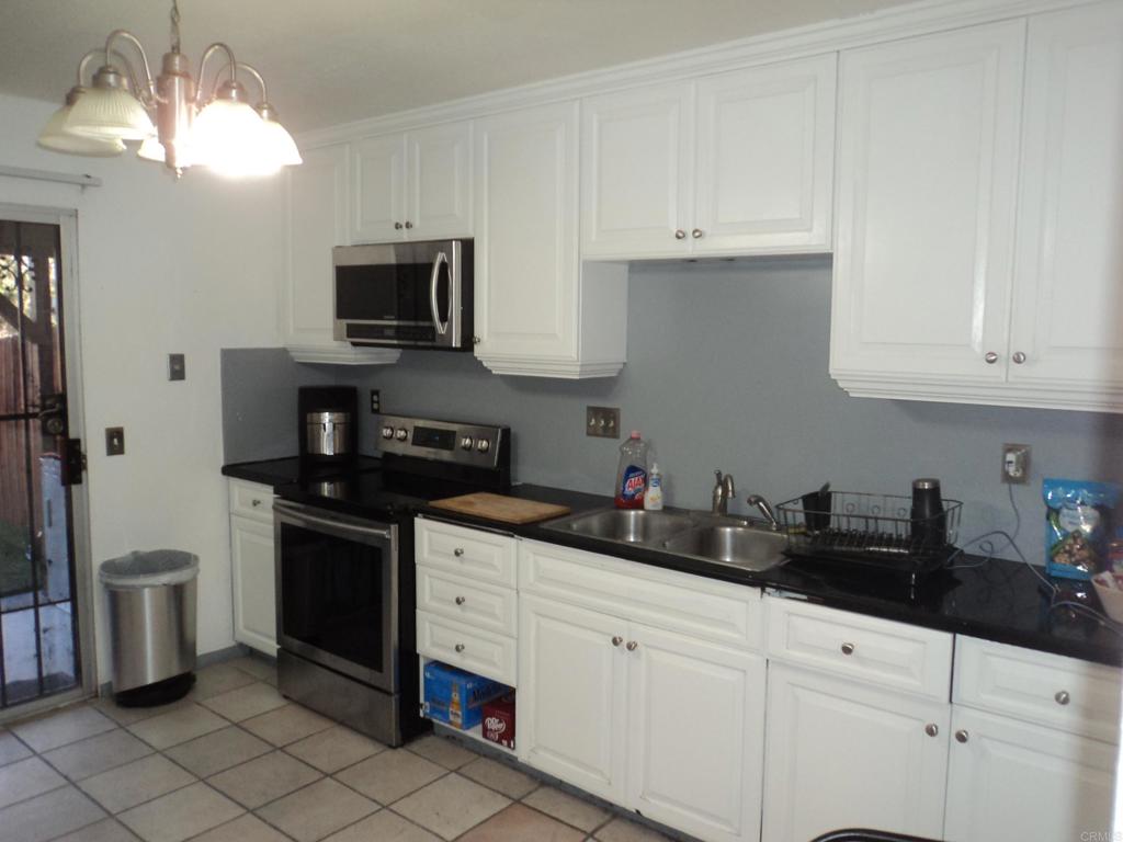 2083 Berry St Property Photo 5