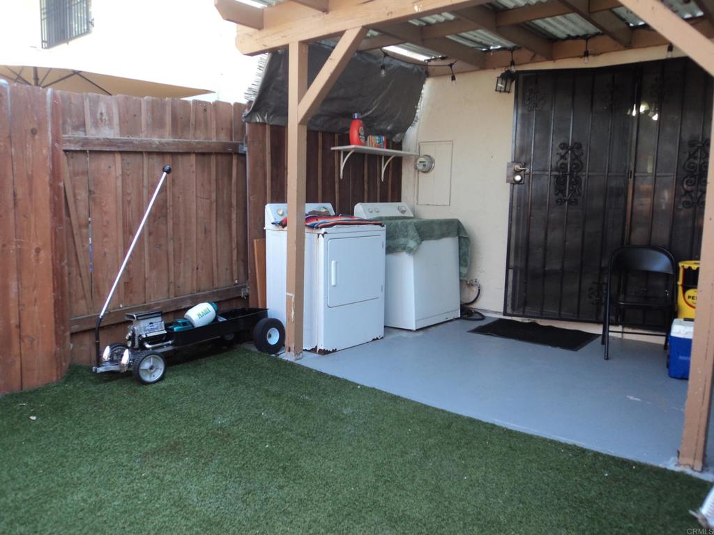 2083 Berry St Property Photo 12
