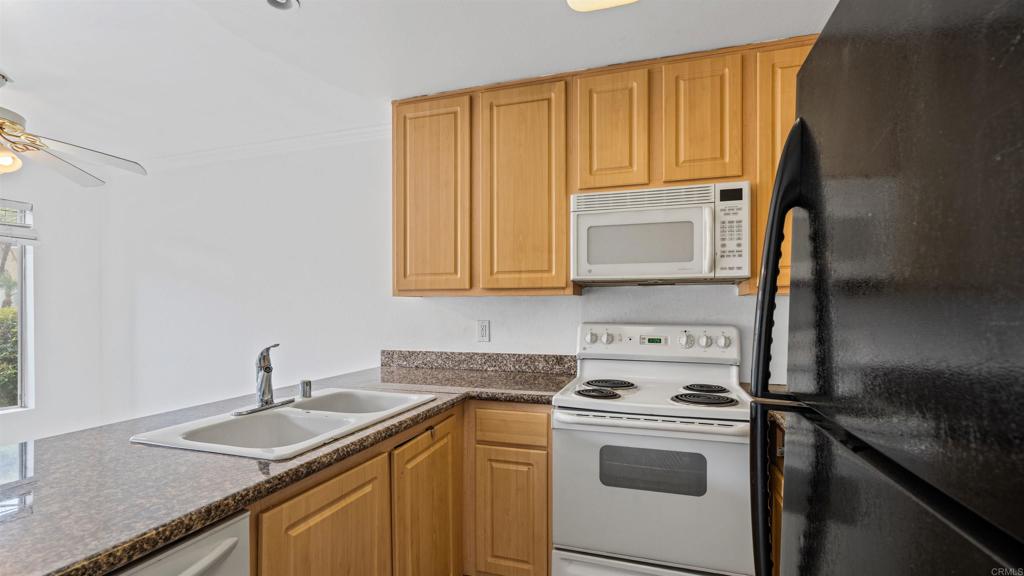 589 N Johnson Avenue 103 Property Photo 5