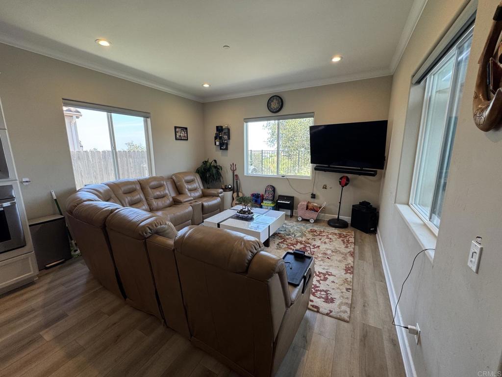 5844 Leaf Springs Place Property Photo 2