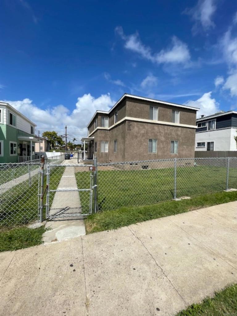 331 E 5th Street Property Photo 1
