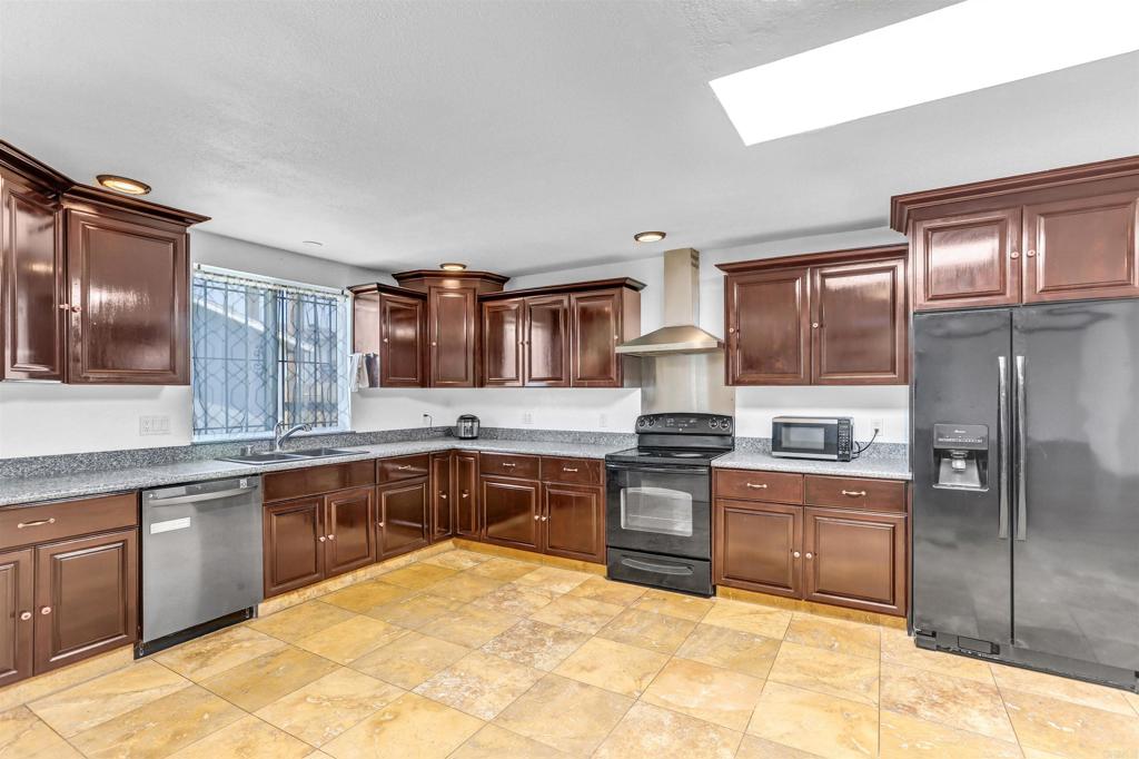 1110 Gaywood Street Property Photo 8