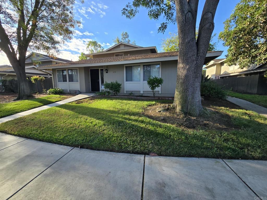 979 Amistad Place B Property Photo 1