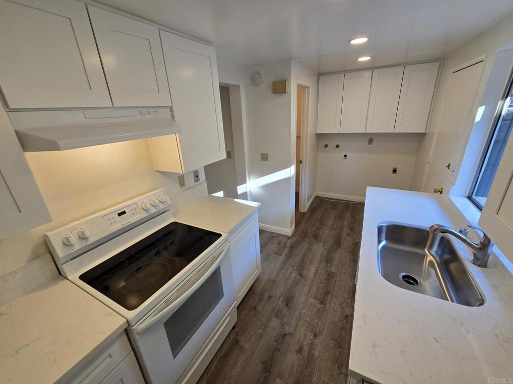 979 Amistad Place B Property Photo 7
