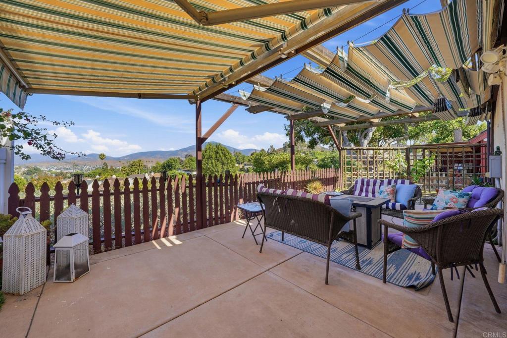 2553 Granada Circle Property Photo 2