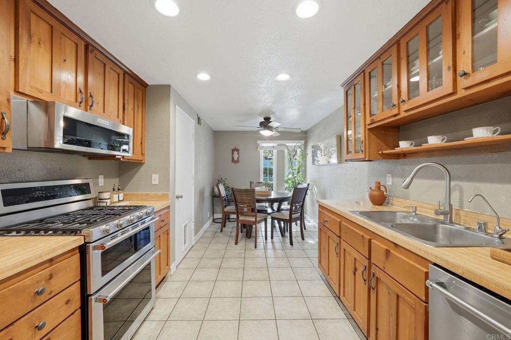 2553 Granada Circle Property Photo 6