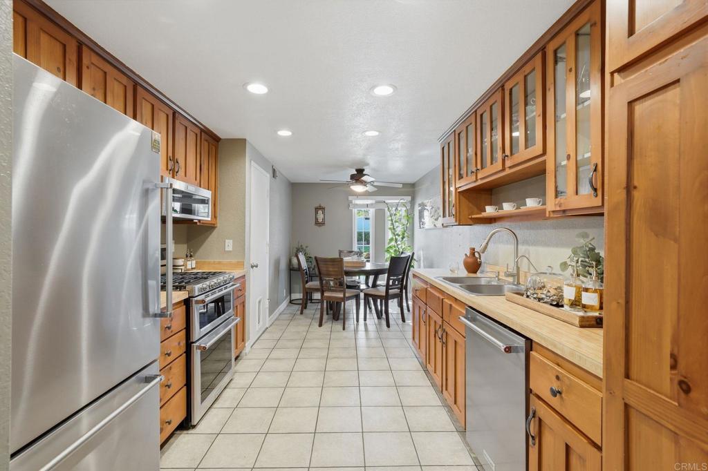 2553 Granada Circle Property Photo 8
