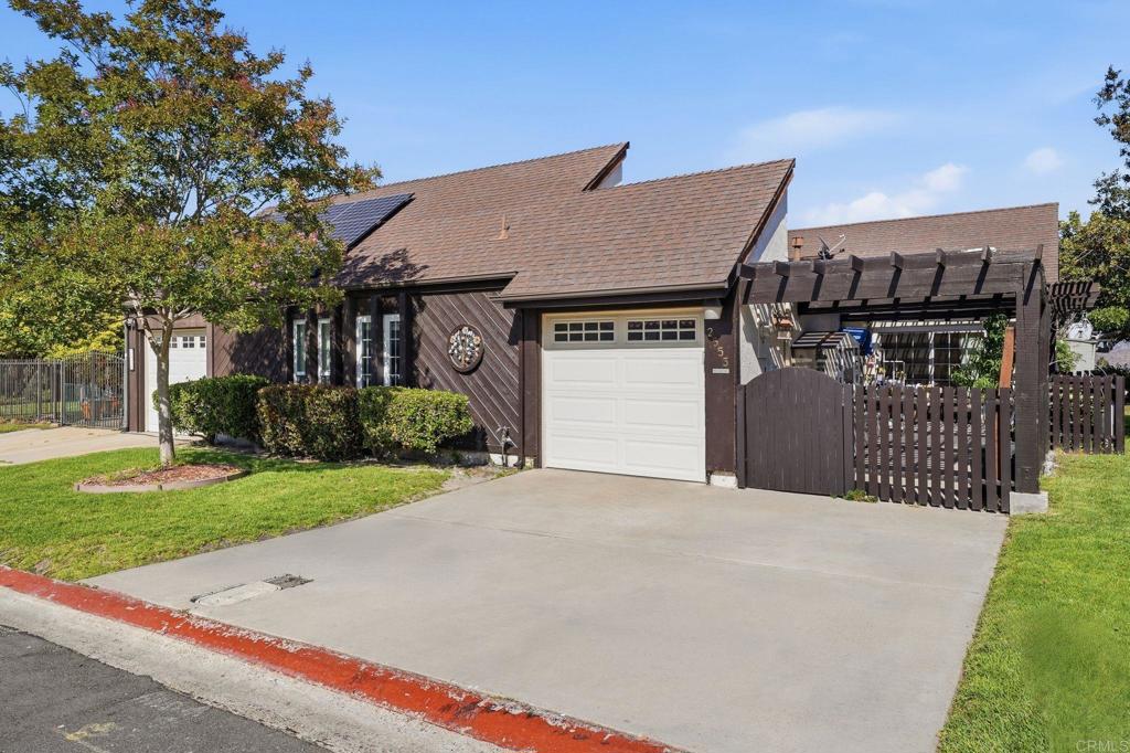 2553 Granada Circle Property Photo 20