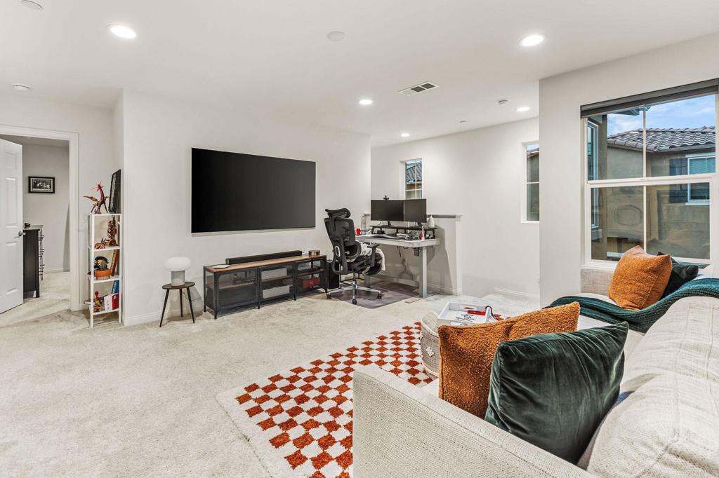 506 Willowmore Street Property Photo 11