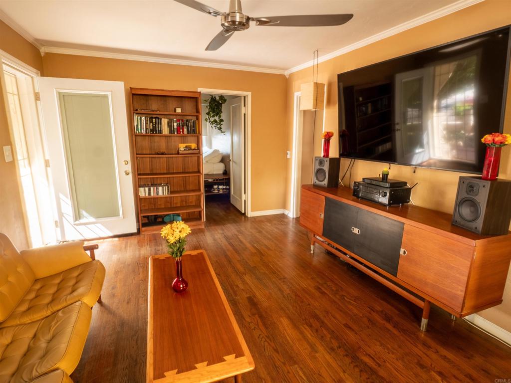 4411 Mcclintock Property Photo 5