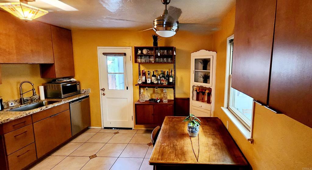 4411 Mcclintock Property Photo 8