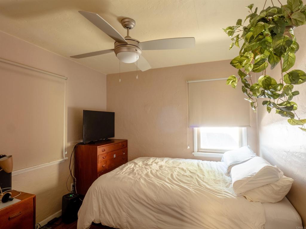 4411 Mcclintock Property Photo 12