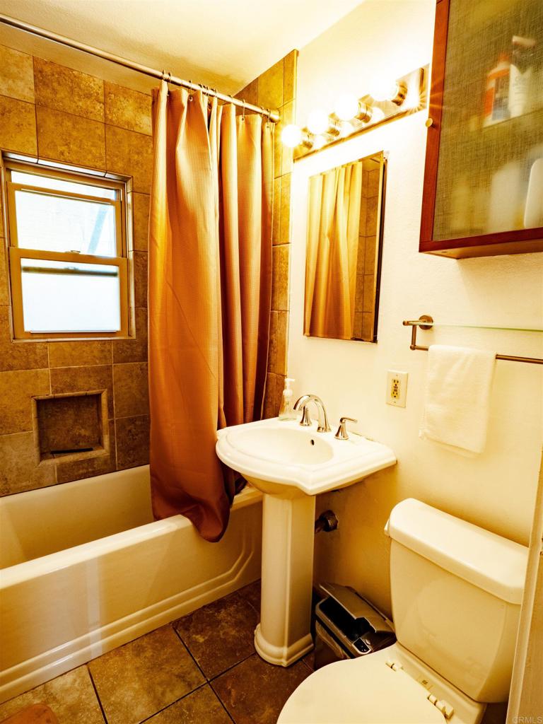 4411 Mcclintock Property Photo 13