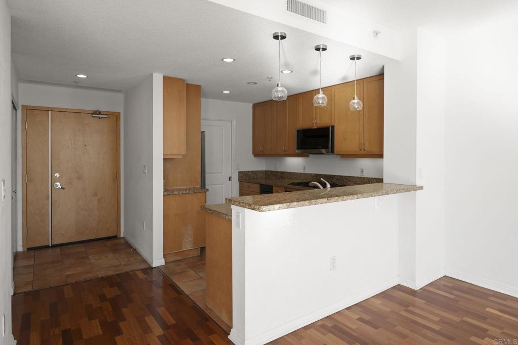 850 Beech Street 1404 Property Photo 13