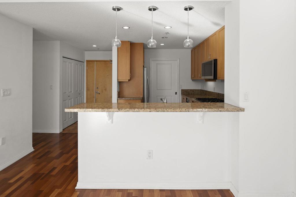 850 Beech Street 1404 Property Photo 14