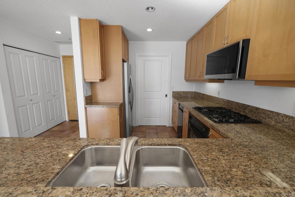 850 Beech Street 1404 Property Photo 15