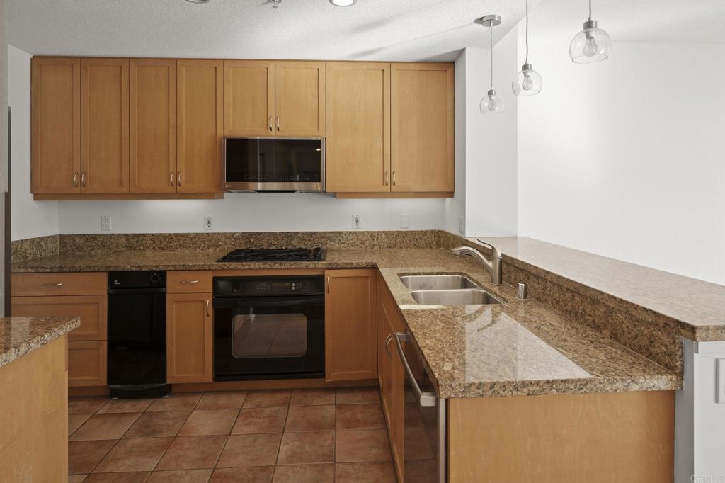 850 Beech Street 1404 Property Photo 16