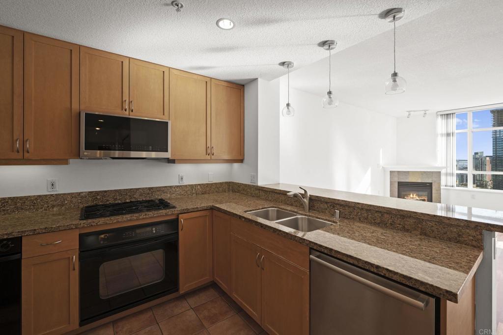 850 Beech Street 1404 Property Photo 17