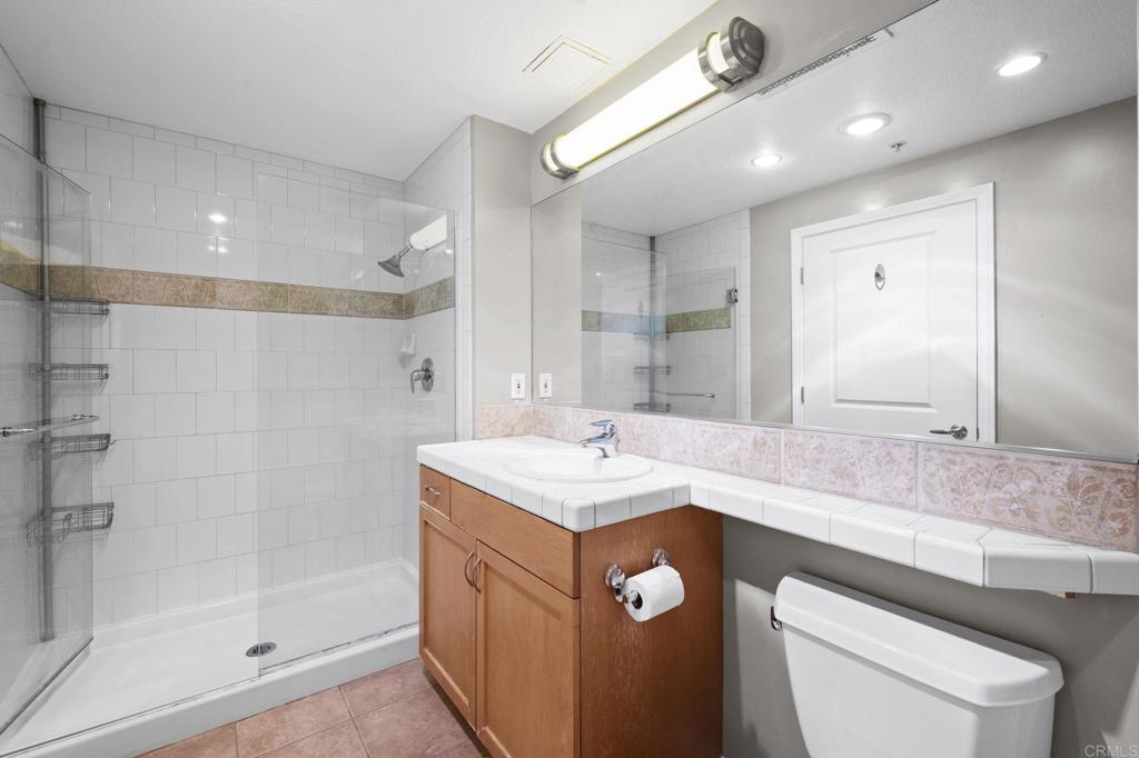 850 Beech Street 1404 Property Photo 32