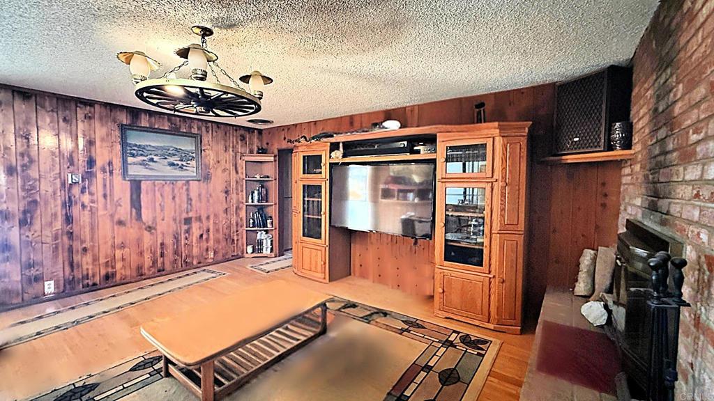 11041 Summit Avenue Property Photo 6