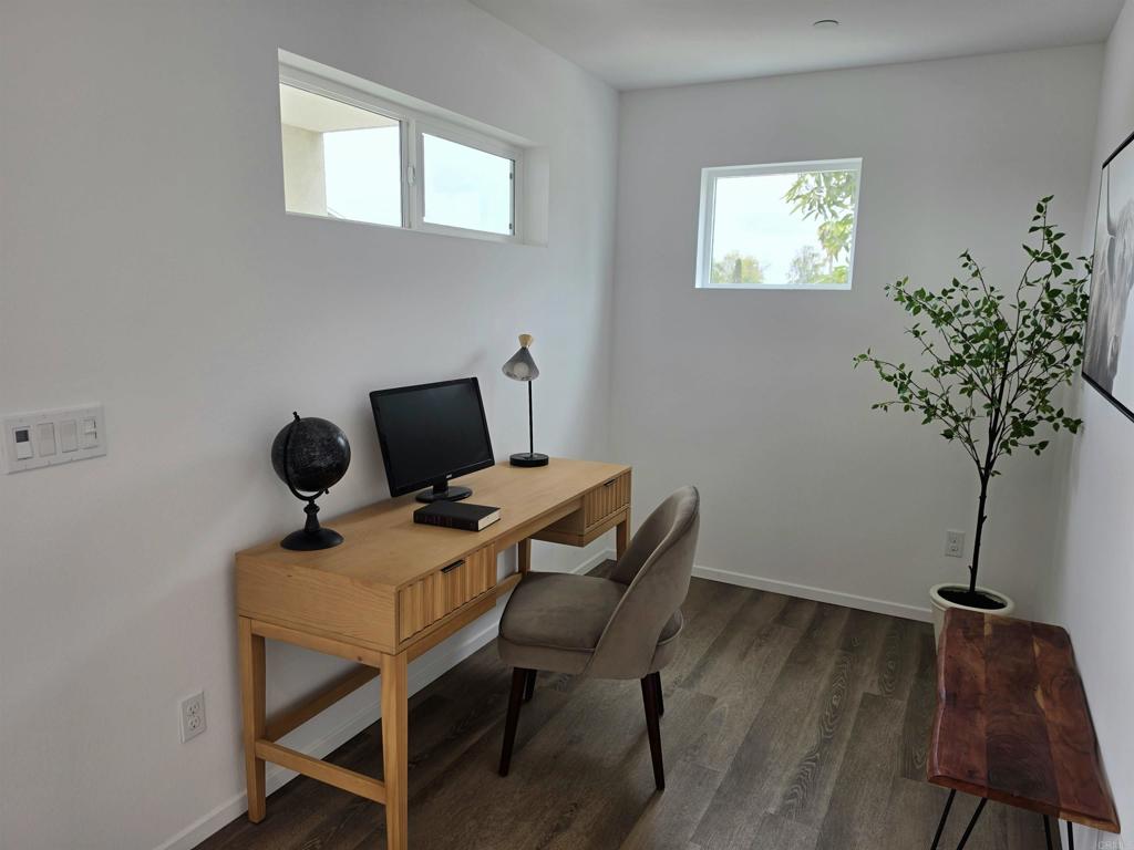 4954 Ocean View Boulevard Property Photo 3