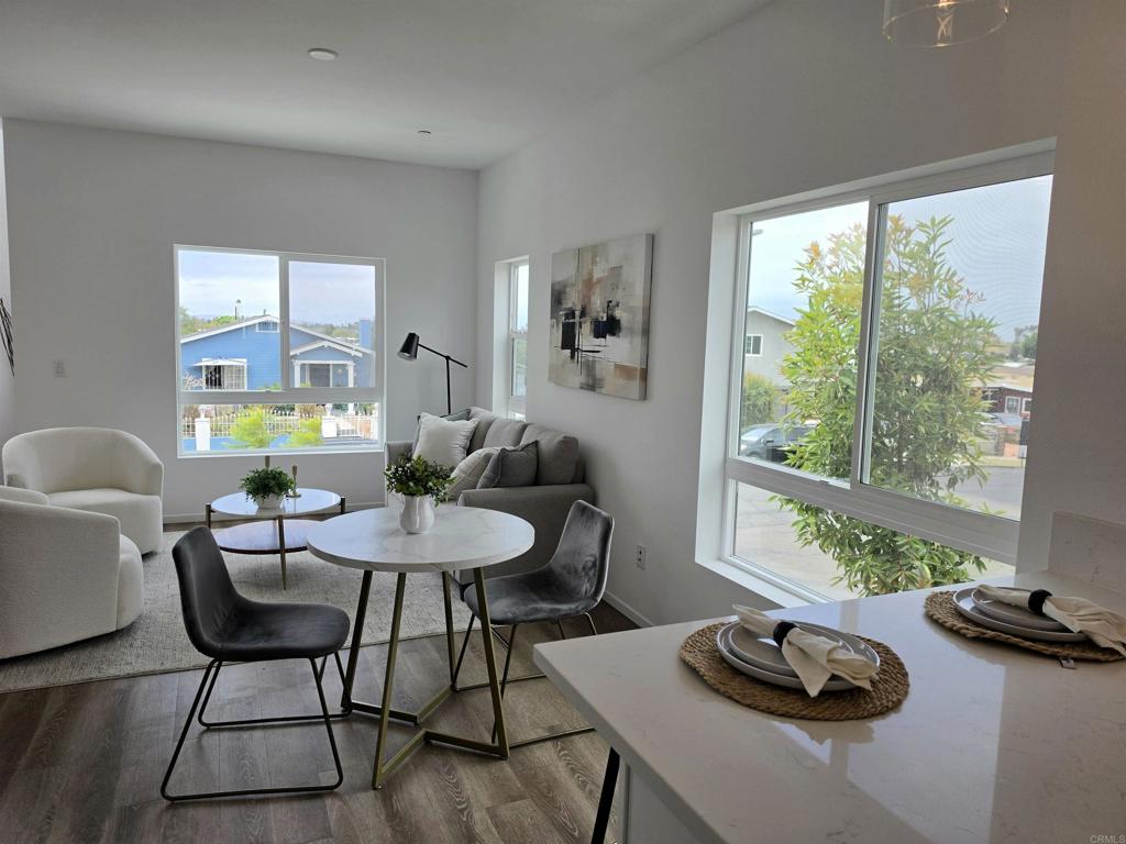 4954 Ocean View Boulevard Property Photo 6