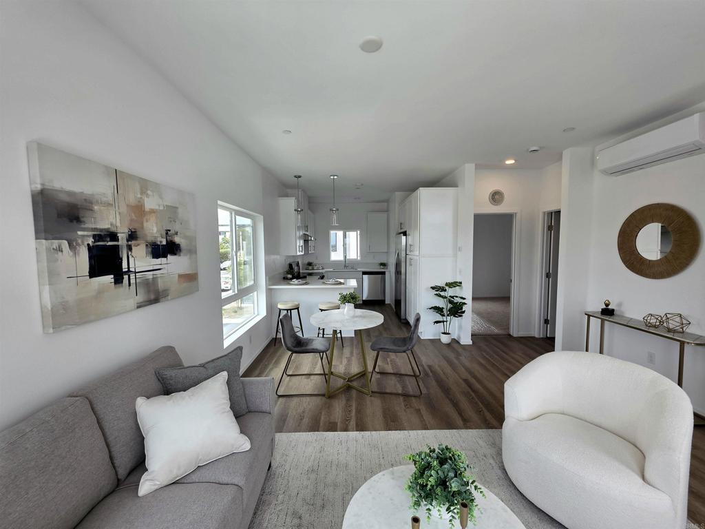 4954 Ocean View Boulevard Property Photo 7