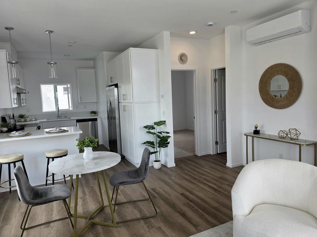 4954 Ocean View Boulevard Property Photo 8