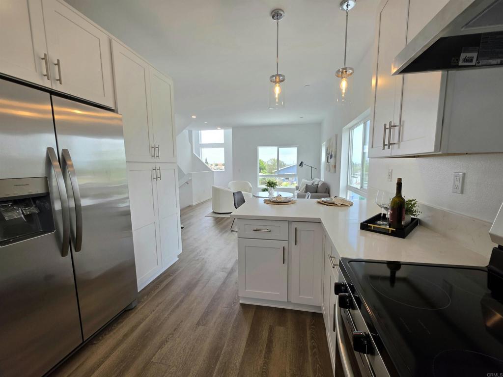 4954 Ocean View Boulevard Property Photo 10